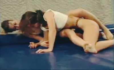 Such a savage catfight between two perfect women. 