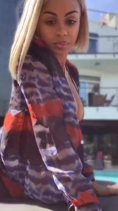 Pop that Thang out 🍑