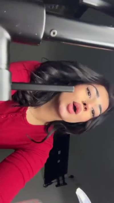 Pretty face with big lips and tits