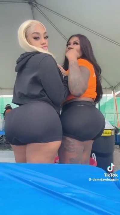 Nammy & Jayde 🍫🍑😏😈🇨🇦🇮🇳🇯🇲