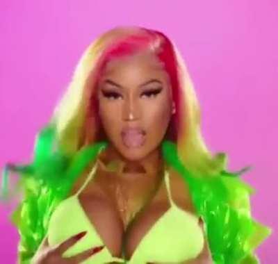Sexy nicki Minaj Shaking tits 💕