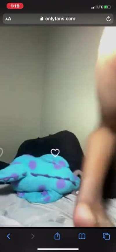 Ling lee oiling up and begging for money