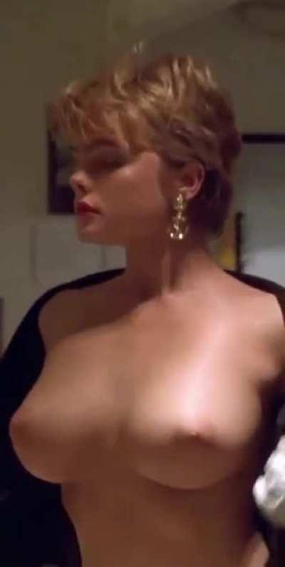 Erika Eleniak