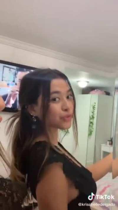 TikTok Krischelle Rock
