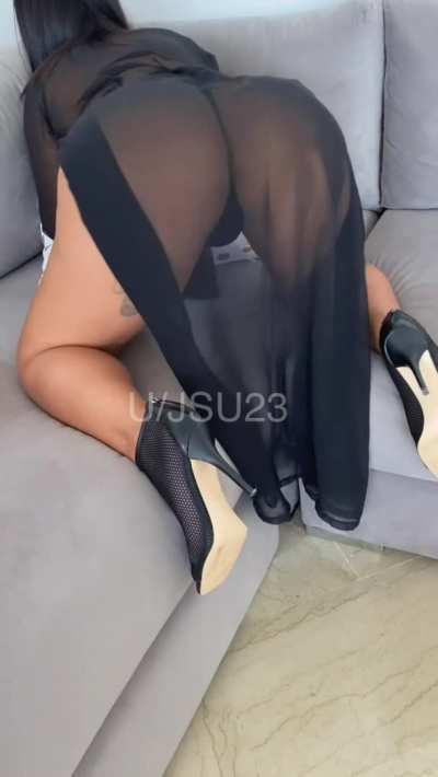 Should a 40yr old mom shake her big ass on Reddit in 2021 ? 😏