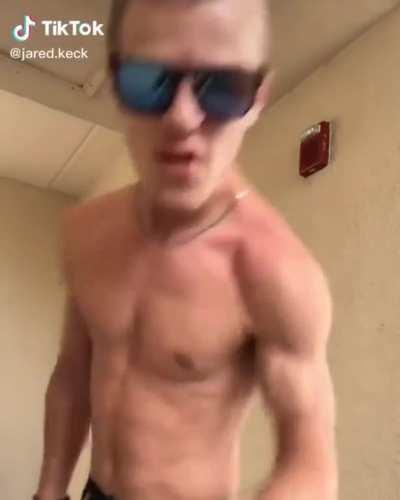 he looks like a fucking bobble head