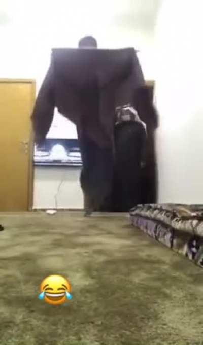 شوفه كامل 😂😂