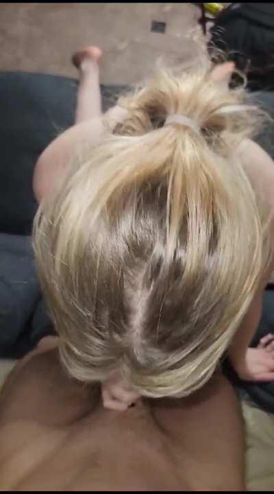 Good girls get pleasure from sucking cock