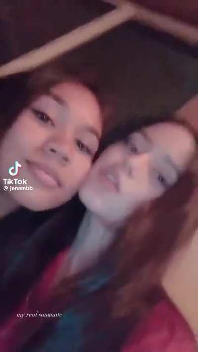 Jenna celebrating her birthday september 2023 with her friends