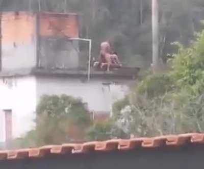 Não tem lugar nem hora!