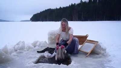 Когда сломалась электрическая стиралка... но осталась живая!)