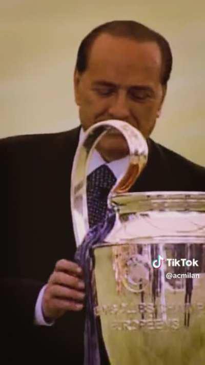 Milan's tribute to Berlusconi 