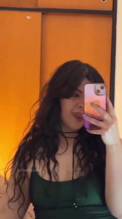 Wanna give to this awesome girl a week off before Christmas? I wanna go to the beach 🏖️  My paypal link is on my bio .. I'll send a FREE video if you tip there to help me do it ... Is not hard to be nice hehe