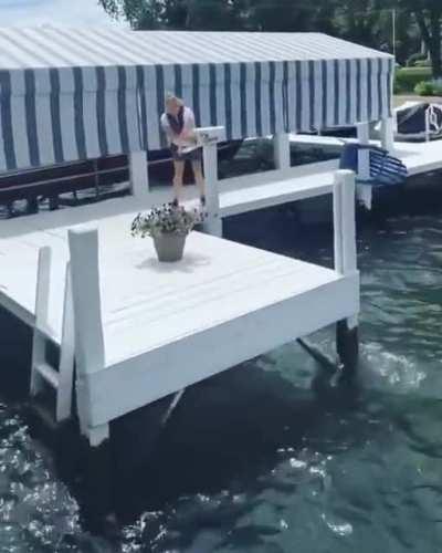 Leaving the ship to get the mail doesn't seem like a good idea