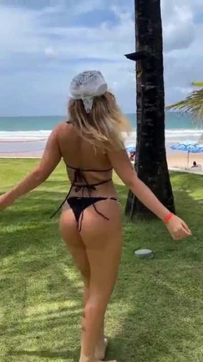 Tesão demais nessa gostosa, perfeição de corpo