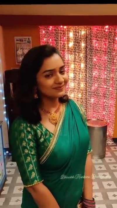 Hruta Durgule 😍🤤 look at that sizes of those 2 big boobs😍🤤🤤💦💦💦💦