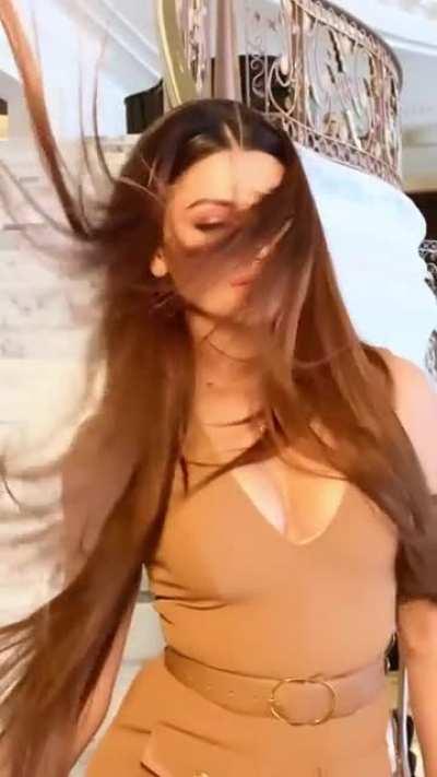 Bimbo Urvashi Rautela loves to tease her massive bazookas every day 🔥✊🍆💦