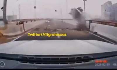 there's no middle lane