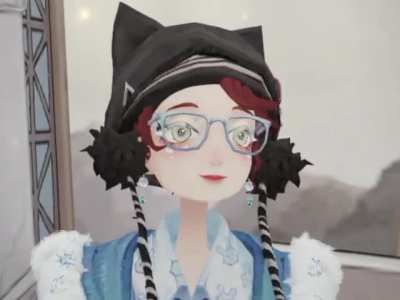 cute hat but kinda weirdge