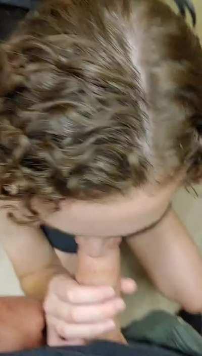 Giving head in the mall dressing room ❤