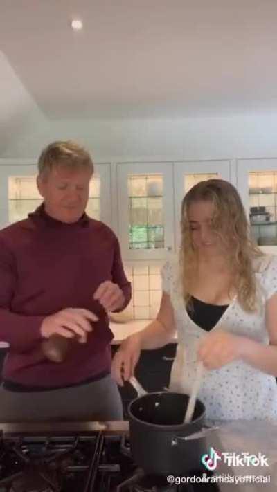 Gordon do be rockin' the dress tho