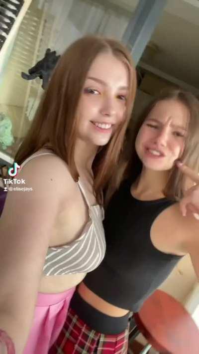 Can we sit on your face ?🍓 (22 and 24 y.o.)