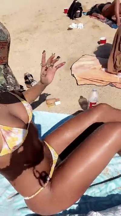 Sommer | beach tanning | Snapchat | November 2023