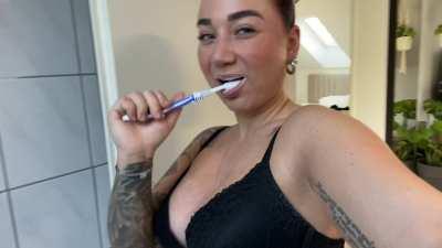 I need someone to throw around my little body ?