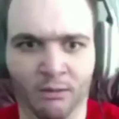 Gente apareci em el video del moai, admin feliz