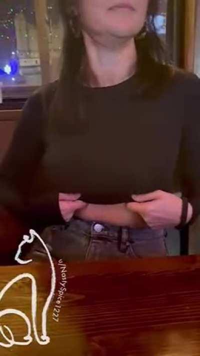 The girl at the next table *really* tried hard not to look 😈