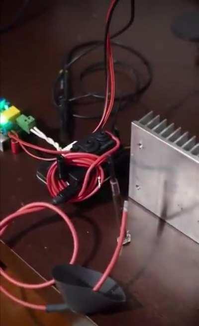 Giorno’s theme played using electricity ⚡️