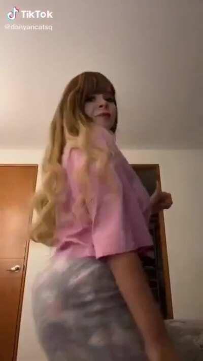 Y con ustedes un baile de Tetas y culo. 🤭🤤🤤