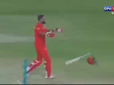 Many boi answer to the fans chanting Babar's name at him in a league match