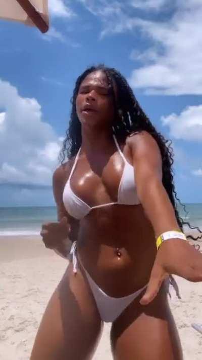 Samba on the beach @izablack_