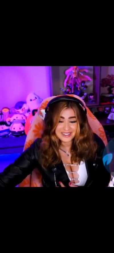 This is why I love Jami. She made sure we get the view uninterrupted then the slight squeeze too🤤