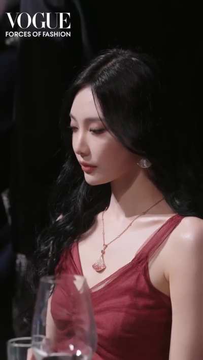 251025 VOGUE CHINA Weibo Update with Ningning - A glimpse at the dinner party