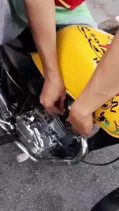 aprende ai muquinha como os cria de sp acende o cigarrinho do capeta 😎