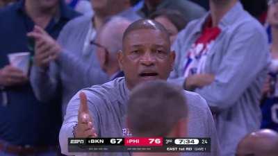 [Highlight] Joel Embiid is hit in the face on the explosive dunk attempt, and goes down hard