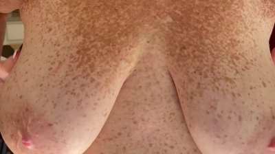 My freckled tits to kickoff your weekend ❤️