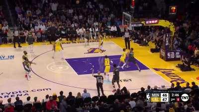 [Highlight] Conley gets Lebron on the switch and calmly drains the 3 over him