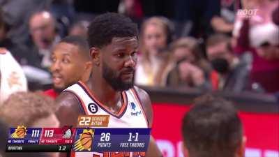 [Highlight] Dame talking to Ayton before the clutch free throws