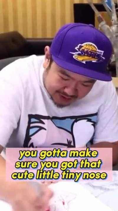 Eric Bauza Looney Tunes voice actor drawing Bugs Bunny while explaining the process in Bugs Bunny voice.