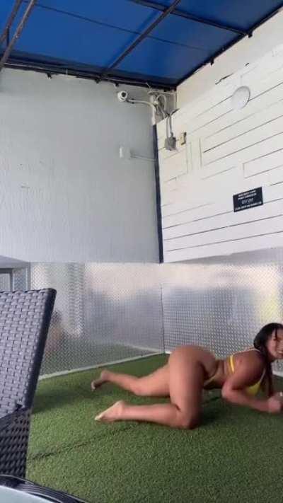 Somebody come get her