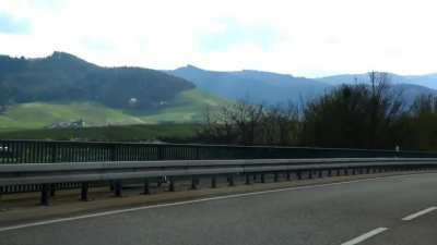 So sieht es aus, wenn man auf den Nord Schwarzwald in Baden-Württemberg zufährt. Meiner Meinung nach, nach den Alpen das schönste deutsche Gebirge. Was denkt ihr?