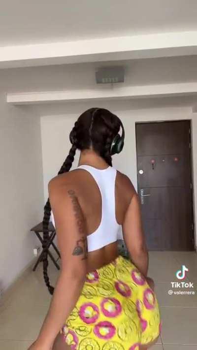 valherrera shakin it