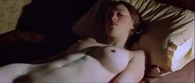 Lara Belmont in The War Zone 1