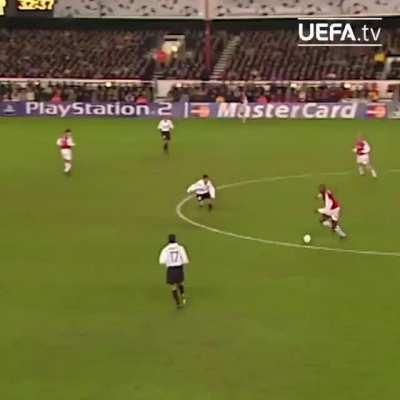 Happy Birthday to the most complete midfielder in Premier League history. 