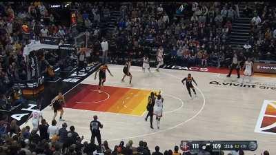 [Highlight] Kevin Porter Jr knocks down a huge three in Royce O'Neale's face to put the Rockets up 5 with 21.2 left