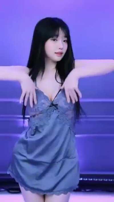 Anyone has the full video of this Seyeon live?