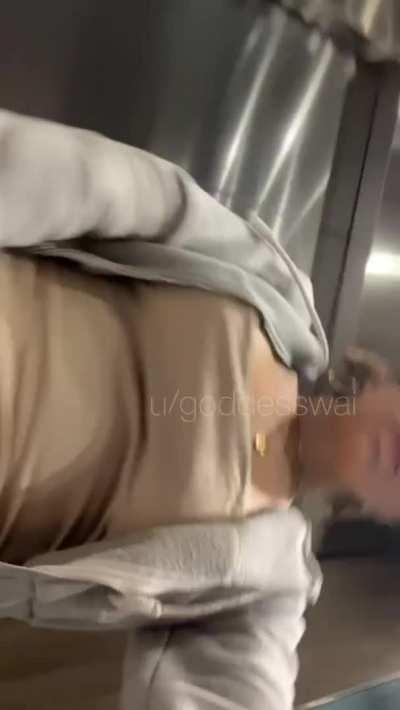 Wooopss didn’t expect anyone to be there when I got off the elevator 😅 [GIF]